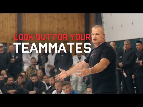 HELP FOR YOUR TEAMMATES - Jocko Willink