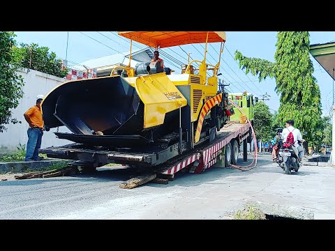 Sumitomo HA60c asphalt paver unload from self loader truck