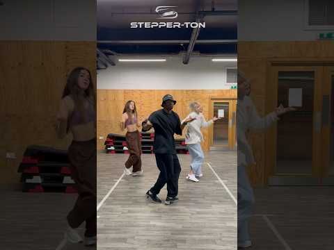 Taking on the Chris Brown dance challenge with the dancers in class 🔥 #stepperton #juliusburphy