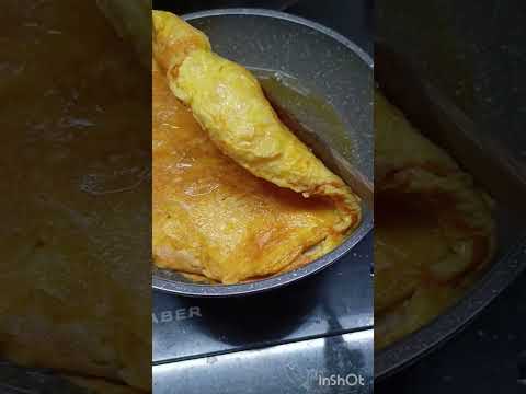 omlette #food #viralvideo #omlet #cooking #satisfyingvideo #foodie #egg #eggrecipe #foodie #eggs