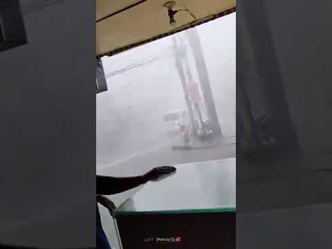 LAKAS NG ULAN HANGIN SA CALOOCAN 😳