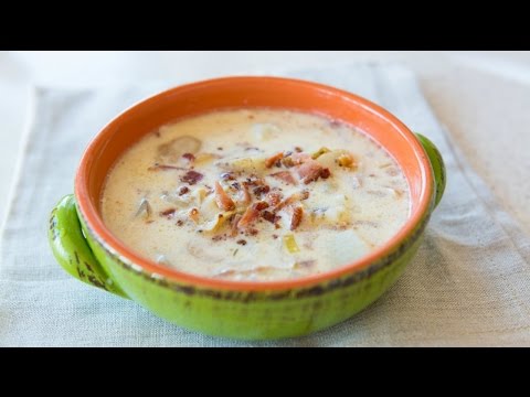 EASY NEW ENGLAND CLAM CHOWDER RECIPE - Comforting Soups!