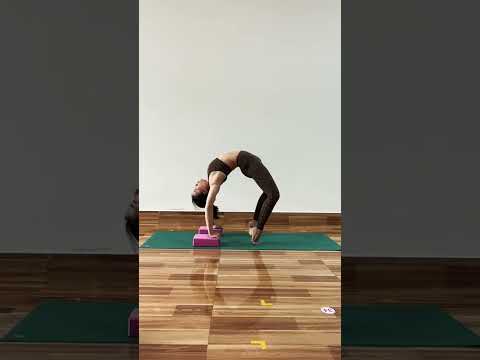 Wheel pose /  back bending yoga posture / chakraasan  / #yoga #yogalife #yogaposes #yogaasanas