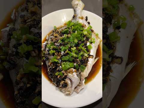 steamed fish in garlic and black beans #steamedfish #pompano #blackbeans #satisfying #shorts