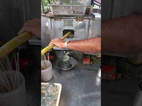 #sugarcane juice#streetfoodvideos #shortvideo #shorts #youtube