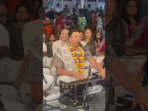 Kavicandra Prabhu continues to electrify the atmosphere with his energetic and uplifting kirtan!🎶🔥