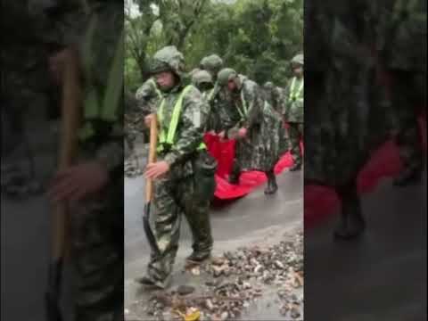 臺東太麻里鄉沙崙溪溢堤，國軍即時投入災害救援任務，確保民眾安全！【軍聞社 #shorts 】 #山陀兒颱風 #國軍 #災害防救 #Military #ROC #Taiwan