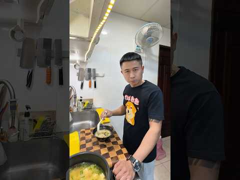 雞肉先川燙去腥，然後直接用我正在開團的高壓鍋，壓個20min，最後再把豆腐丟進去悶3min這樣一道雞白味增湯，就完成了✅不知道高壓鍋哪裡買，可以點進去我的首頁，就有連結🔗  #fyp