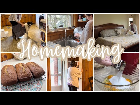 Rainy Day Homemaking || The Best Banana Bread