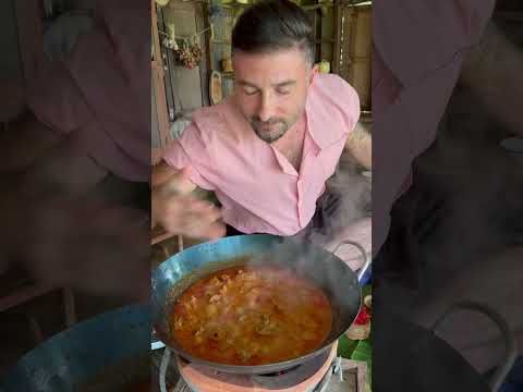 Smell sooooooooooooooo good #spicyfood #asmr #thaifood #thaicurry #chef