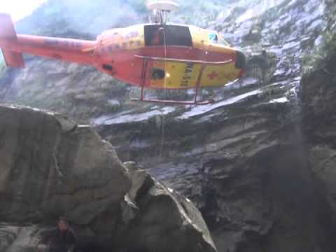 2012 1017 Amazing helicopter Rescue in Taiwan, Tai-Chi Canyon.....