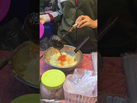 ยำมาม่าลูกชิ้นกุ้ง เต้าหู้ | Spicy Noodles salad with shrimpballs  #streetfood #bangkok #thailand