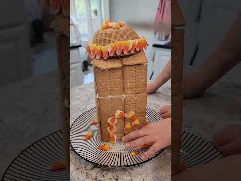 Adorable Candy Corn "Ginger Bread" House for Fall #homeschoollife #fallcrafts #foodcraft