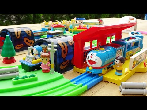 Plarail Doraemon ☆ Let's run the Motor Tomica Time Machine on a course with a station and roads