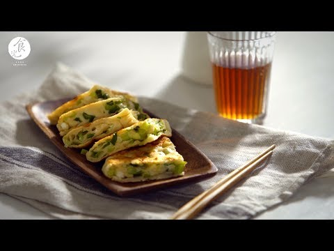 【立春】蔥油餅(燙麵法)｜ Flaky Scallion Pancake｜C2食光｜4K【Cooking ASMR】