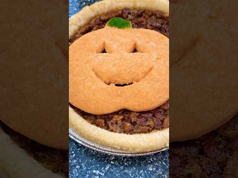 Headless Horseman Pecan Hand Pie from Knotts Scary Farm #halloween #pumpkin #dessert #themepark