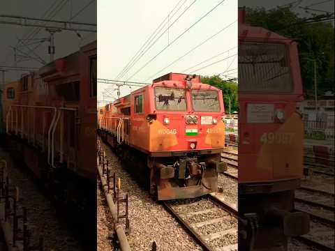 ALCO Wdg4g Chugging Engine Crossing#uniquetrainengines #viralvideo#trending#video#shorts#alcos#short