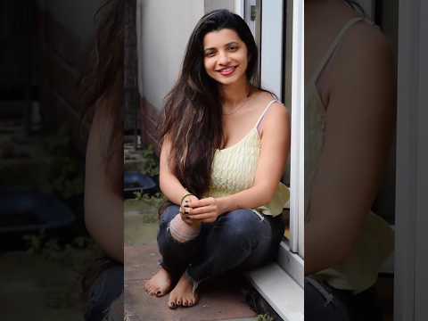 Kaise Tu Gungunaya.. #shorts #viralvideo #shortvideo #viralinstareels #trendingsong #smile #fashion