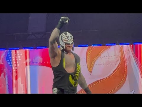 Dominik Mysterio Vs Rey Mysterio - WWE Holiday Tour Chicago 12/29/24