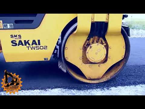 Roller SAKAI TW502 compacting asphalt road