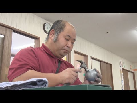 日用品を素材にユニークな作品を制作　岩渕喜久さん（平川市）