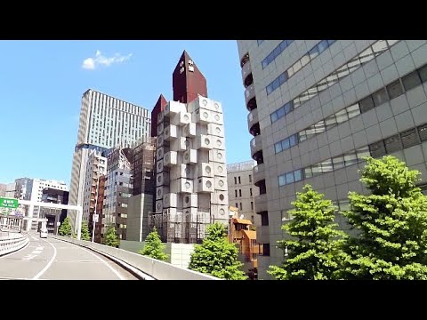 高速から見た 中銀カプセルタワービル