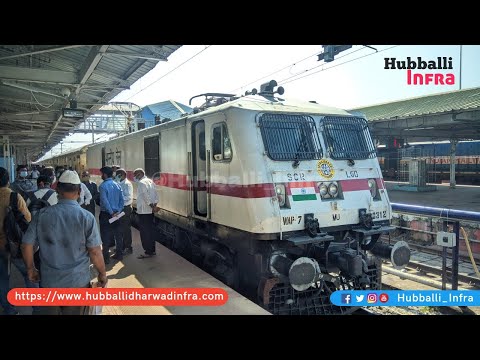 LGD WAP 7 at Hubballi: Vijaywada Hubli Amravati express