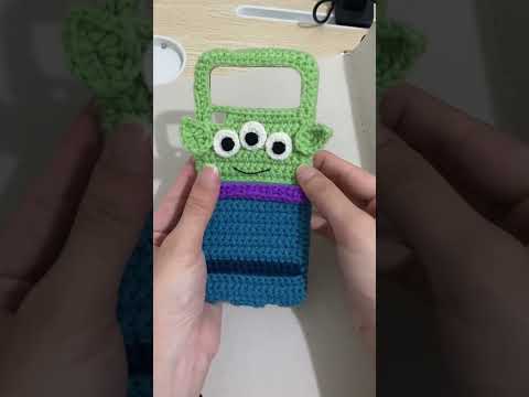 The back of the crochet phone case 😳😳😳 #samsungzflip4 #crochetphonecover #crochetphonecase