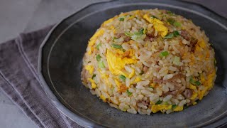 【簡単で旨い♡黄金色のパラパラ炒飯】「この方法でパラパラな仕上がりに♪」「まるめし」 |  Fried rice