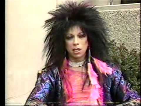 Vinnie Vincent MTV News from '86 (Flash Version)