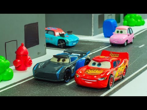 City Race Lightning McQueen VS. Jackson Storm Disney Pixar Cars 3 Toys