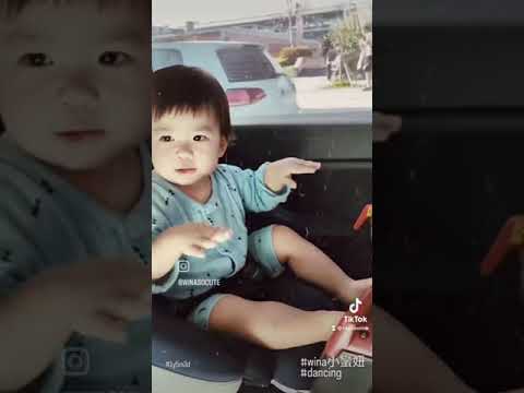 Wina小蠻妞生活點滴-車上呆萌女孩