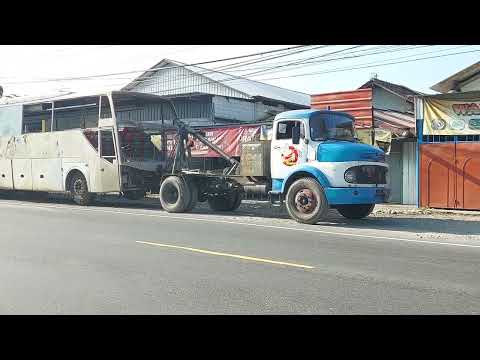 MERCEDES BENZ L911 TOW TRUCK, TOWWING BROKEN BUS, MERCY BAGONG TRUK