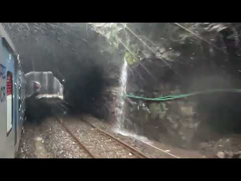 *train ke uper jharna* Dangerous Waterfalls Above Train In Tunnel | Mumbai To Pune Train Journey