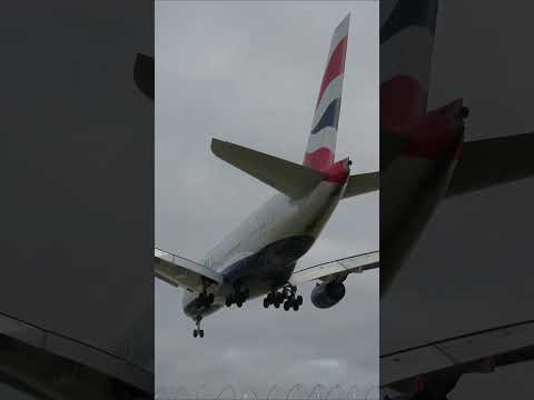 British Airways A380 overhead landing at Chicago O'Hare Airport (ORD)