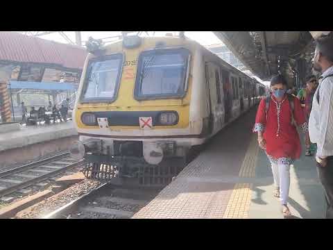 the Indian railways Mumbai local train video in the Vikhroli railway station | Mumbai local train