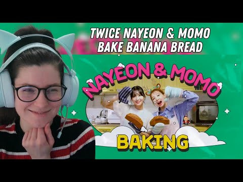 Reacting to TWICE's Nayeon and Momo Bake Banana Bread // Cozy Christmas Vibes