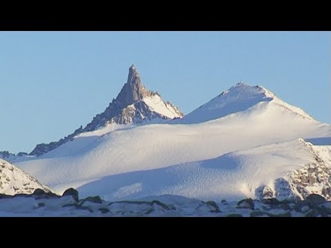 Stewart Valley mountains - Sam Ford Fiord 2010 expedition