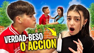 VERDAD, BESO O ACCIÓN *HACEMOS EL JUEGO DE LA BOTELLA