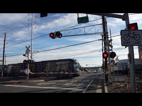 65th St. Railroad Crossing | SacRT Light Rail S700 Trains | Sacramento, CA