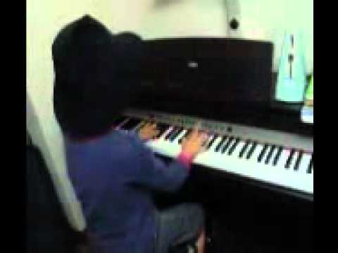 バッハ パルティータ第１番より 『メヌエット』　５歳 ピアノ　J.S.BACH - Minuet of Partita No.1, 5 years old, Piano