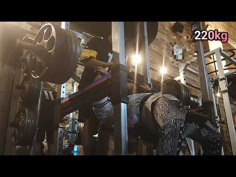 インクライン220kg.160kg10レップ、100kg40レップ。