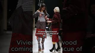 Vivienne Westwood rescuing a model from a MAJOR wardrobe malfunction 😱 #viviennewestwood #runway