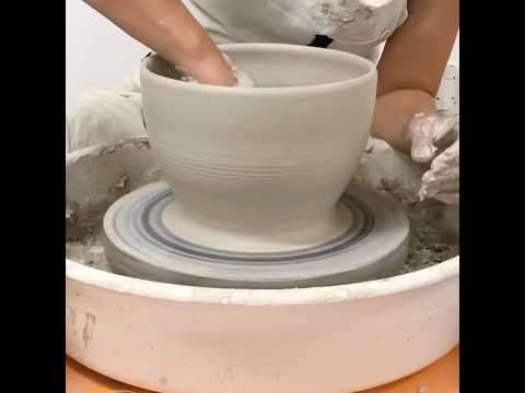 Making Pottery: Throwing A Flower Pot On The Wheel #ceramic #clay #potterswheel #flowerpotmaking