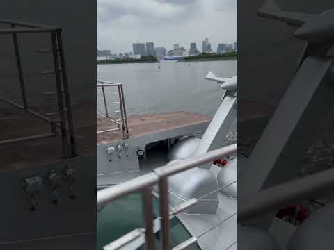 72)東京の遊覧船Sightseeing boat in Tokyo