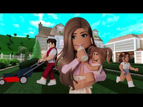 GARDENING WITH THE FAMILY | Bloxburg Roleplay