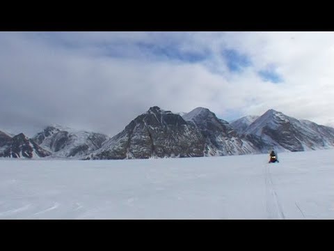 Leaving on snowmobile of the Elwin cove - Nanoq 2007 expedition