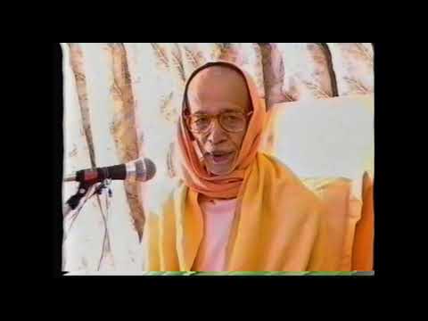 Swami Chidananda of Divine Life Society talks at a retreat at Uttar Kashi