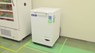 愛媛大病院に超低温冷凍庫搬入・愛媛新聞