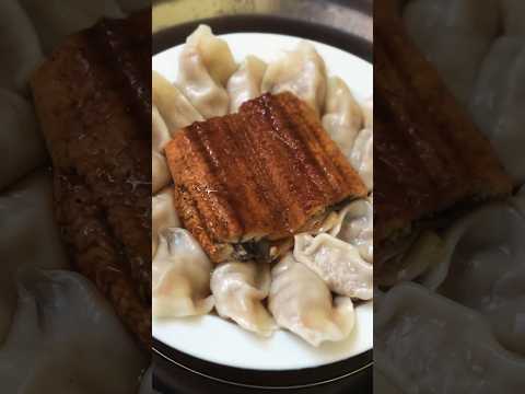 一分鐘冰箱料理！🥟+🐟=鹹香好滋味的鰻魚蒸餃😋 #料理 #電鍋料理 #cooking #午餐